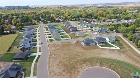 1204 S Oakland Cir, Brandon, SD 57005