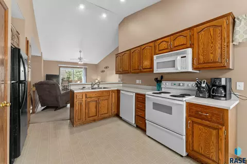 3717 E Mission St, Sioux Falls, SD 57103 photo 3
