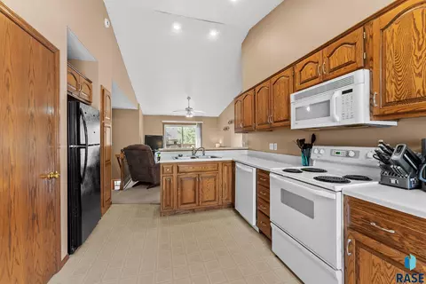 3717 E Mission St, Sioux Falls, SD 57103 photo 2