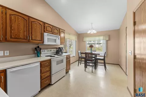 3717 E Mission St, Sioux Falls, SD 57103 photo 5