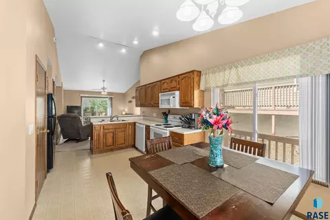 3717 E Mission St, Sioux Falls, SD 57103 photo 7