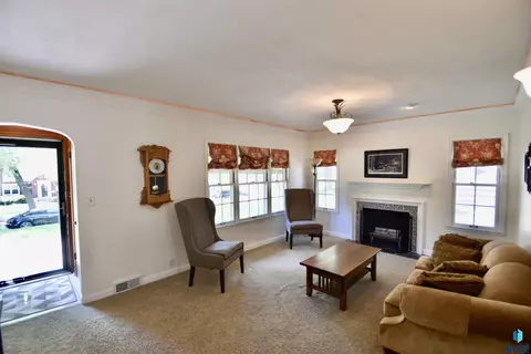 612 E Wiswall Pl, Sioux Falls, SD 57105 photo 3