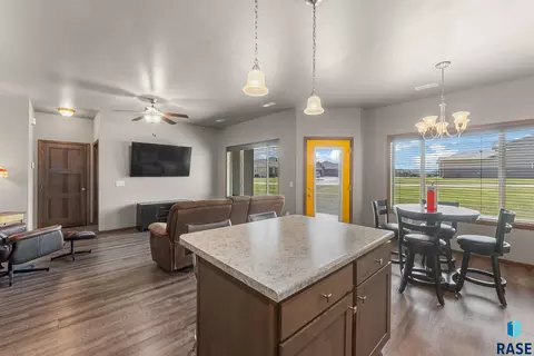 8203 W Monroe Pl, Sioux Falls, SD 57106 photo 7