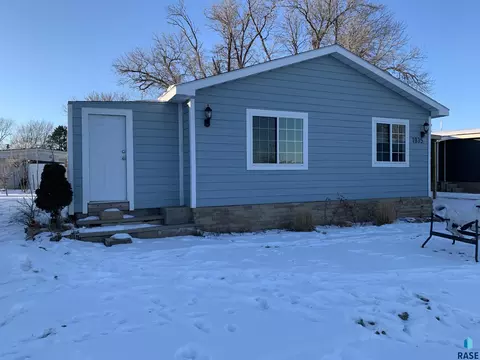 1935 W Johnson Pl, Sioux Falls, SD 57105 photo 1