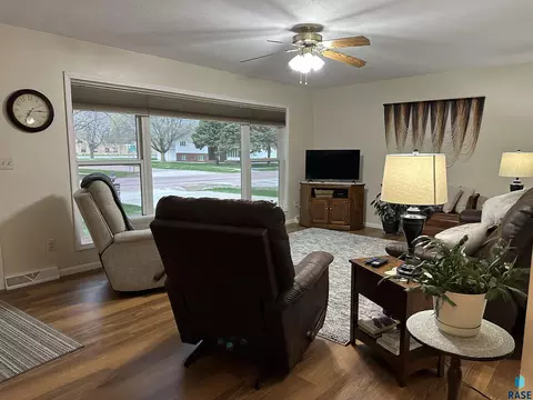 800 S Relanto St, Freeman, SD 57029 photo 19
