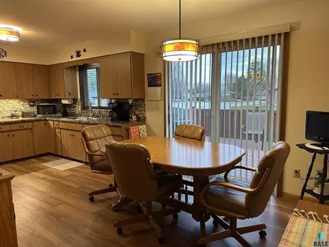 800 S Relanto St, Freeman, SD 57029 photo 17