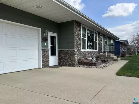 800 S Relanto St, Freeman, SD 57029 photo 4