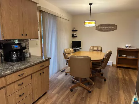 800 S Relanto St, Freeman, SD 57029 photo 14