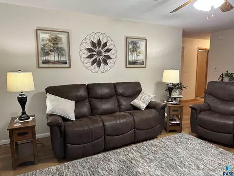 800 S Relanto St, Freeman, SD 57029 photo 22