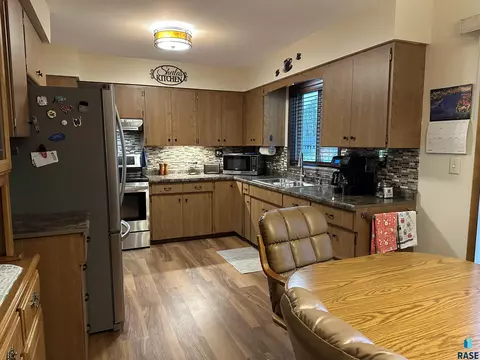 800 S Relanto St, Freeman, SD 57029 photo 16