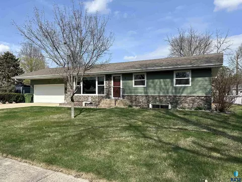 800 S Relanto St, Freeman, SD 57029 photo 2