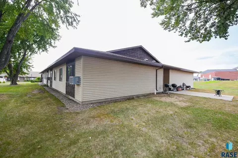 Exterior - 1411 E Rushmore Dr, Brandon, SD 57005 photo 5 of 5