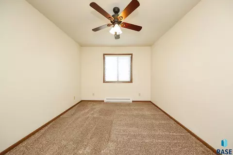 Bedroom - 1411 E Rushmore Dr, Brandon, SD 57005 photo 3 of 4