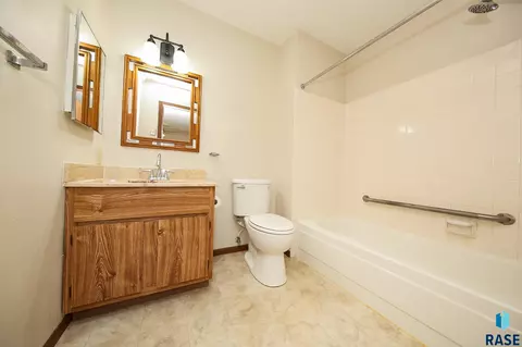 Bath - 1411 E Rushmore Dr, Brandon, SD 57005 photo 1 of 3