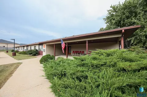 Exterior - 1411 E Rushmore Dr, Brandon, SD 57005 photo 4 of 5