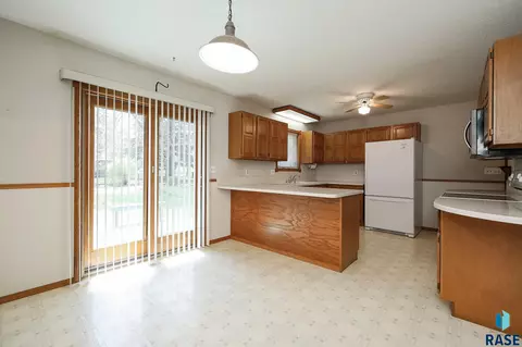 4301 E 19th St, Sioux Falls, SD 57103 photo 4
