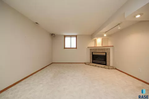 4301 E 19th St, Sioux Falls, SD 57103 photo 11