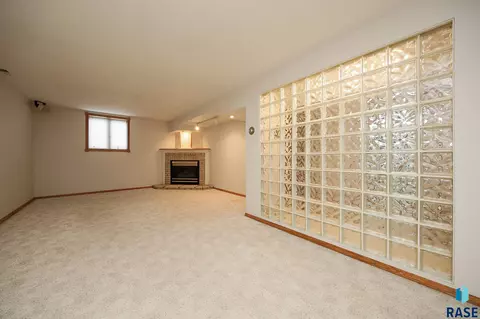 4301 E 19th St, Sioux Falls, SD 57103 photo 12