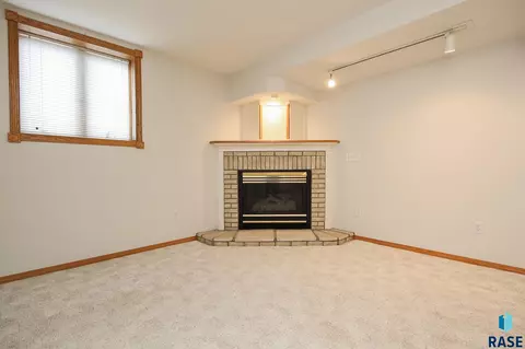 4301 E 19th St, Sioux Falls, SD 57103 photo 10