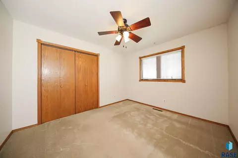 4301 E 19th St, Sioux Falls, SD 57103 photo 5