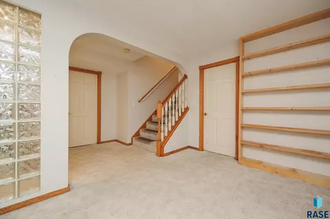 4301 E 19th St, Sioux Falls, SD 57103 photo 13