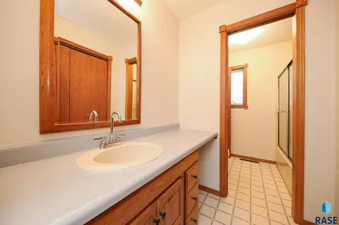 4301 E 19th St, Sioux Falls, SD 57103 photo 8