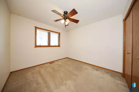 4301 E 19th St, Sioux Falls, SD 57103 photo 6