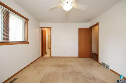 4301 E 19th St, Sioux Falls, SD 57103 photo 7
