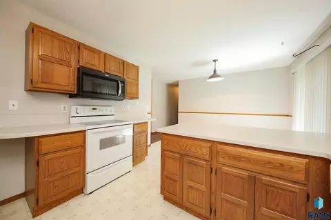 4301 E 19th St, Sioux Falls, SD 57103 photo 2