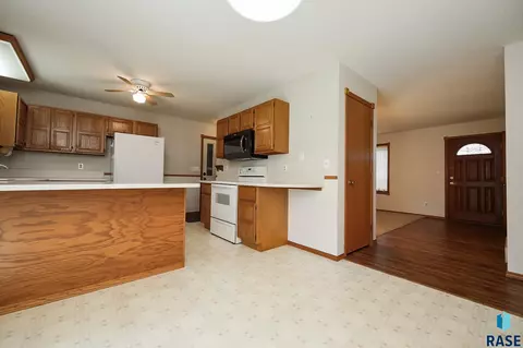 4301 E 19th St, Sioux Falls, SD 57103 photo 3