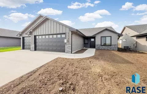 Exterior - 1125 E Wayne Pl, Tea, SD 57064 photo 4 of 5