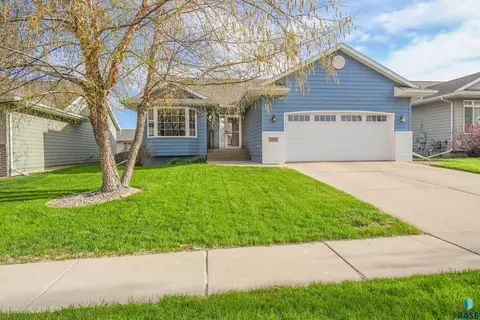 7328 W 52nd St, Sioux Falls, SD 57106