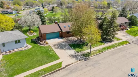 5728 W Coughran Ct, Sioux Falls, SD 57106