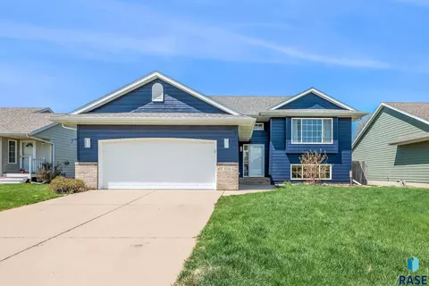 4717 S Wilson Ave, Sioux Falls, SD 57106