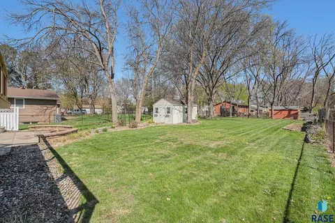 400 E 4th St, Hartford, SD 57033 photo 27