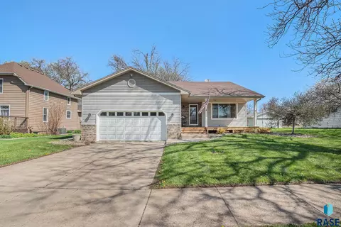 400 E 4th St, Hartford, SD 57033 photo 2