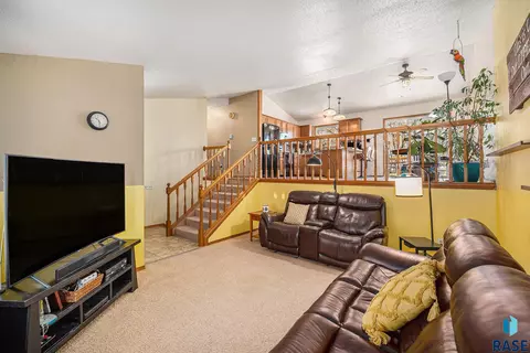 400 E 4th St, Hartford, SD 57033 photo 7