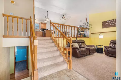 400 E 4th St, Hartford, SD 57033 photo 4
