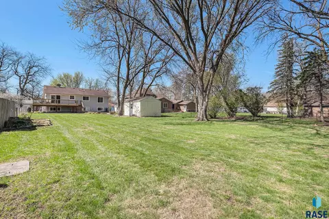 400 E 4th St, Hartford, SD 57033 photo 26