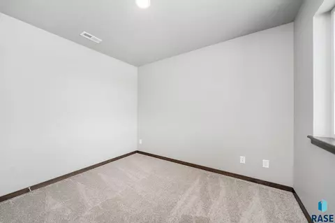 6709 E Thimbleweed St, Sioux Falls, SD 57110 photo 17