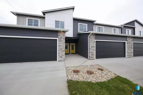2425 E Caolinn Pl, Brandon, SD 57005
