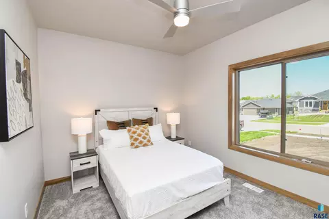 1709 E Wallin Cir, Sioux Falls, SD 57104 photo 38