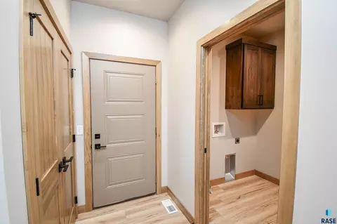 1709 E Wallin Cir, Sioux Falls, SD 57104 photo 31
