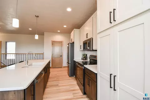 1709 E Wallin Cir, Sioux Falls, SD 57104 photo 15