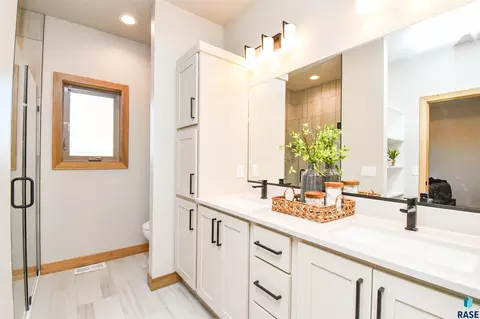 1709 E Wallin Cir, Sioux Falls, SD 57104 photo 26