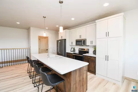 1709 E Wallin Cir, Sioux Falls, SD 57104 photo 9