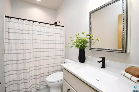 1709 E Wallin Cir, Sioux Falls, SD 57104 photo 37