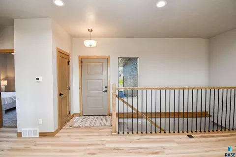 1709 E Wallin Cir, Sioux Falls, SD 57104 photo 8