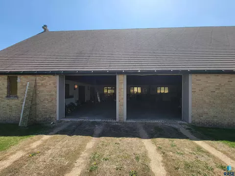 313 S Epton Ave, Oldham, SD 57051 photo 2