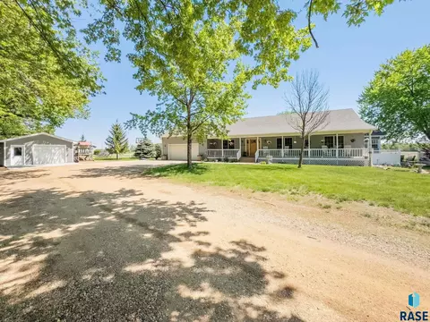 720 N West St, Canton, SD 57013 photo 1
